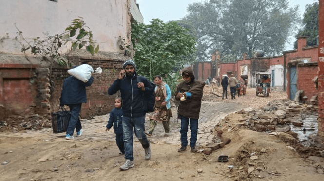 sultanpur-station-main-road-closed