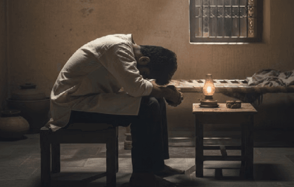 shahjahanpur-yuvak-sir-me-keel-thok-li