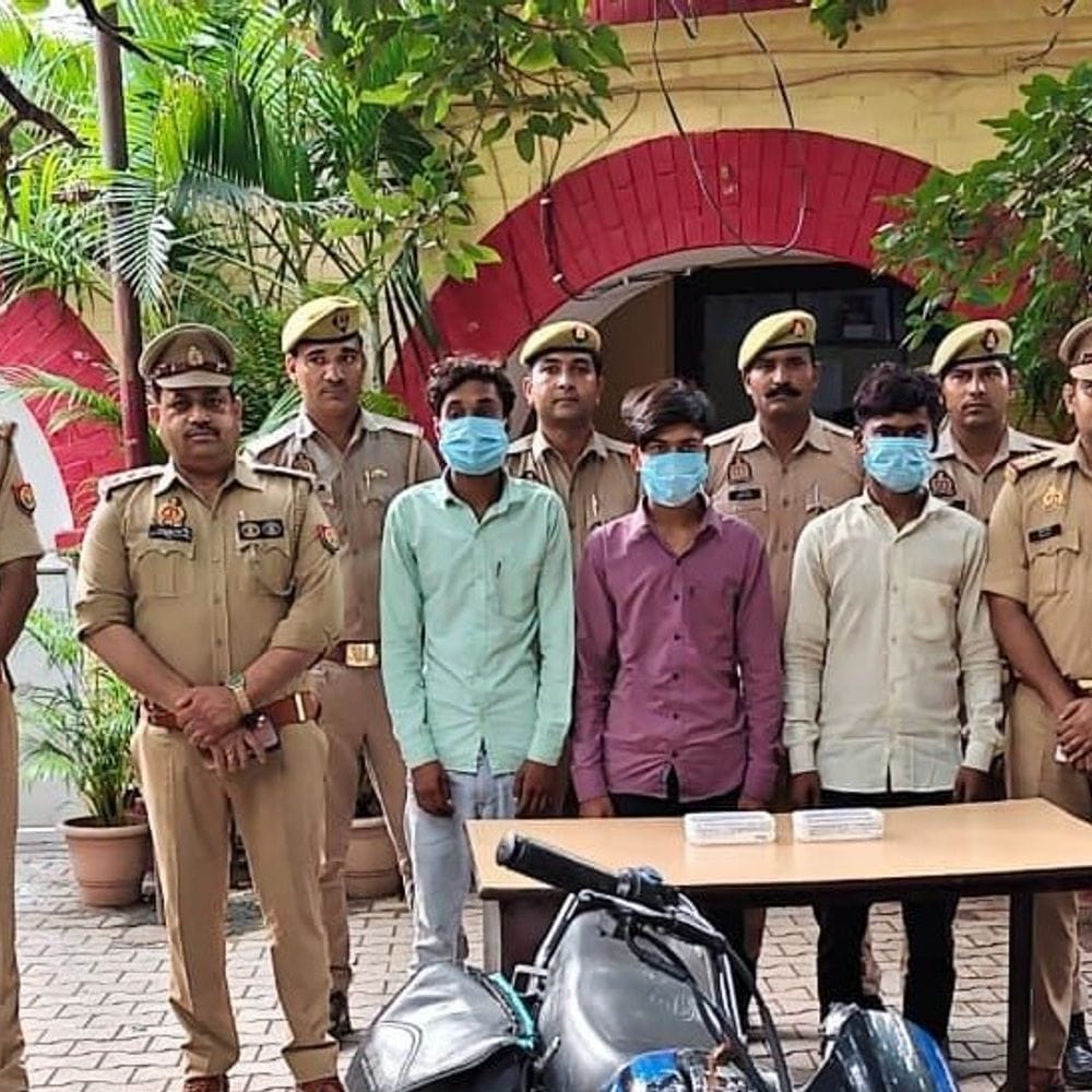 कुंडल छिनैती की दो घटनाओं का खुलासा:तीन लुटेरे गिरफ्तार, सीसीटीवी फुटेज से हुई पहचान 1 09ac4b9f 6fcf 4ef9 8d40 ddc00a637dae 1786880032988