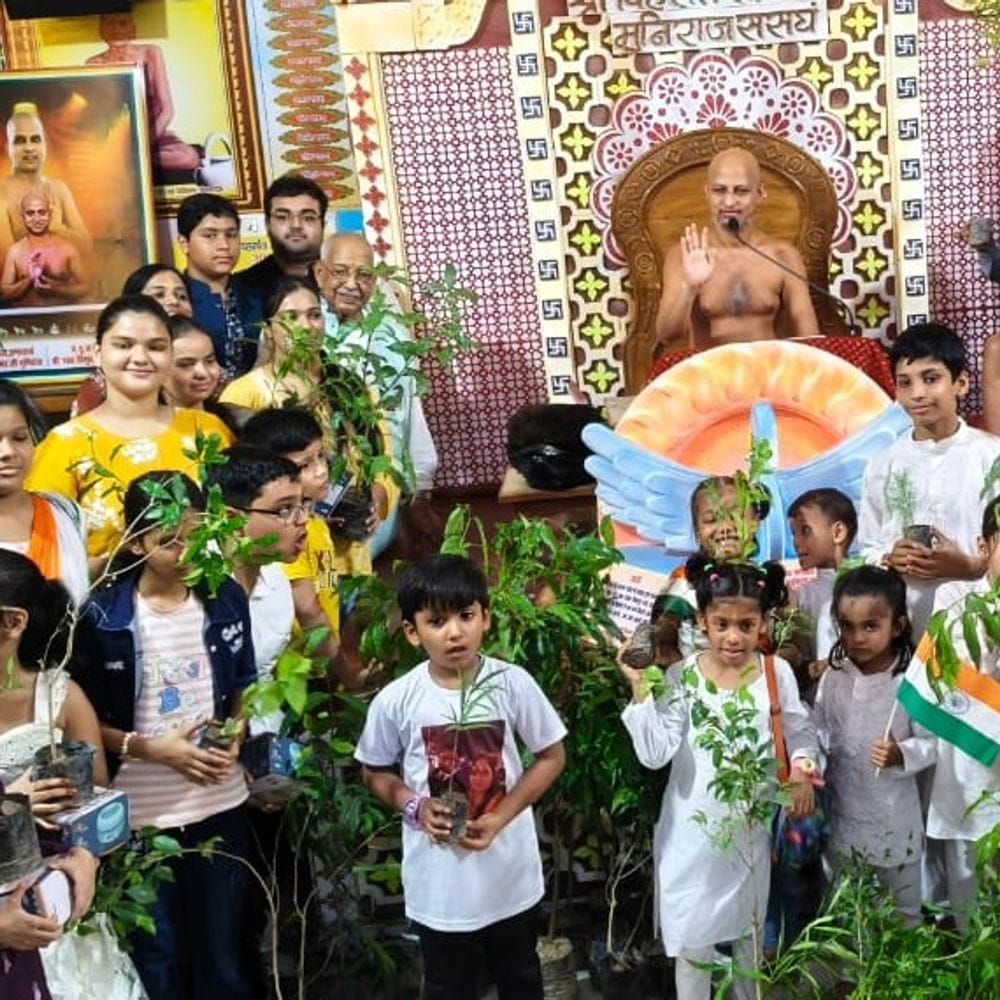 बच्चों को राष्ट्रहित और पर्यावरण संरक्षण का संकल्प दिलाया:लखनऊ में संस्कारशाला, पौधे लगाने और देखभाल की सीख दी गई 4 2feb1848 78d3 4c7e 9e53 abe5575670d7 1786889966802 SvR45F
