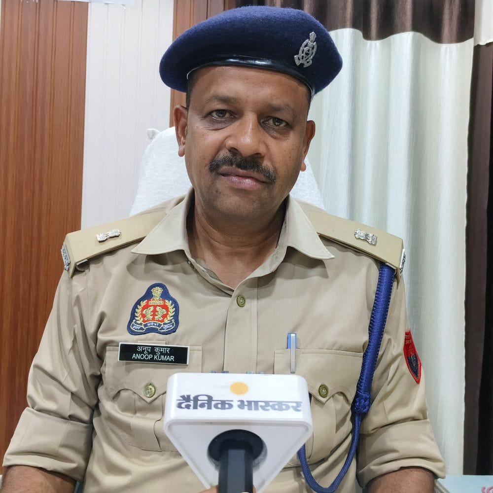 सावन के तीसरे सोमवार पर मऊ में कड़े सुरक्षा इंतजाम:150 मंदिरों पर पुलिस की नजर, ड्रोन निगरानी; रूट डायवर्जन आज से 1 6abda741 bd1e 4af1 928c 512d1db16a20 1786883381798