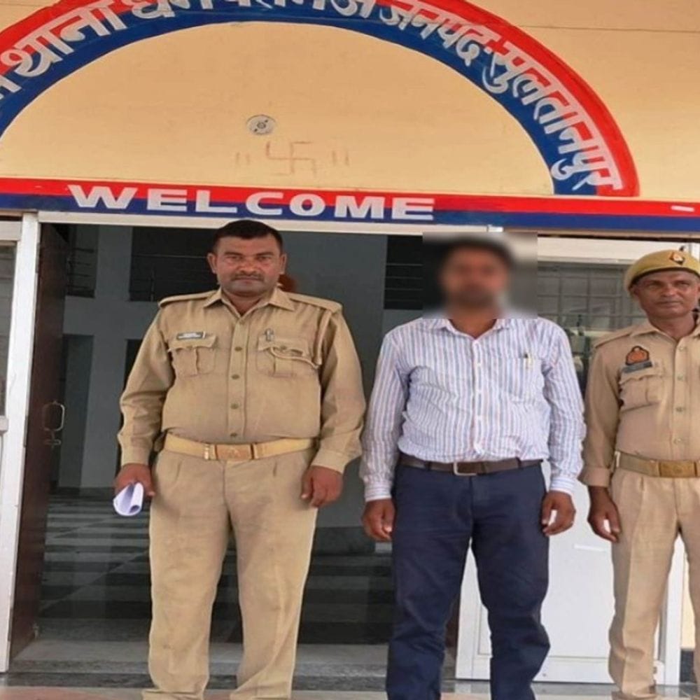 झूठी छिनैती की सूचना देकर पुलिस को किया गुमराह:बकाया पैसे मांगने पर दी धमकी, डायल-112 पर दर्ज कराई फर्जी शिकायत 1 90324f52 3bbb 4572 b7ed 8135d4e469da 1786879854632 OhVLOg