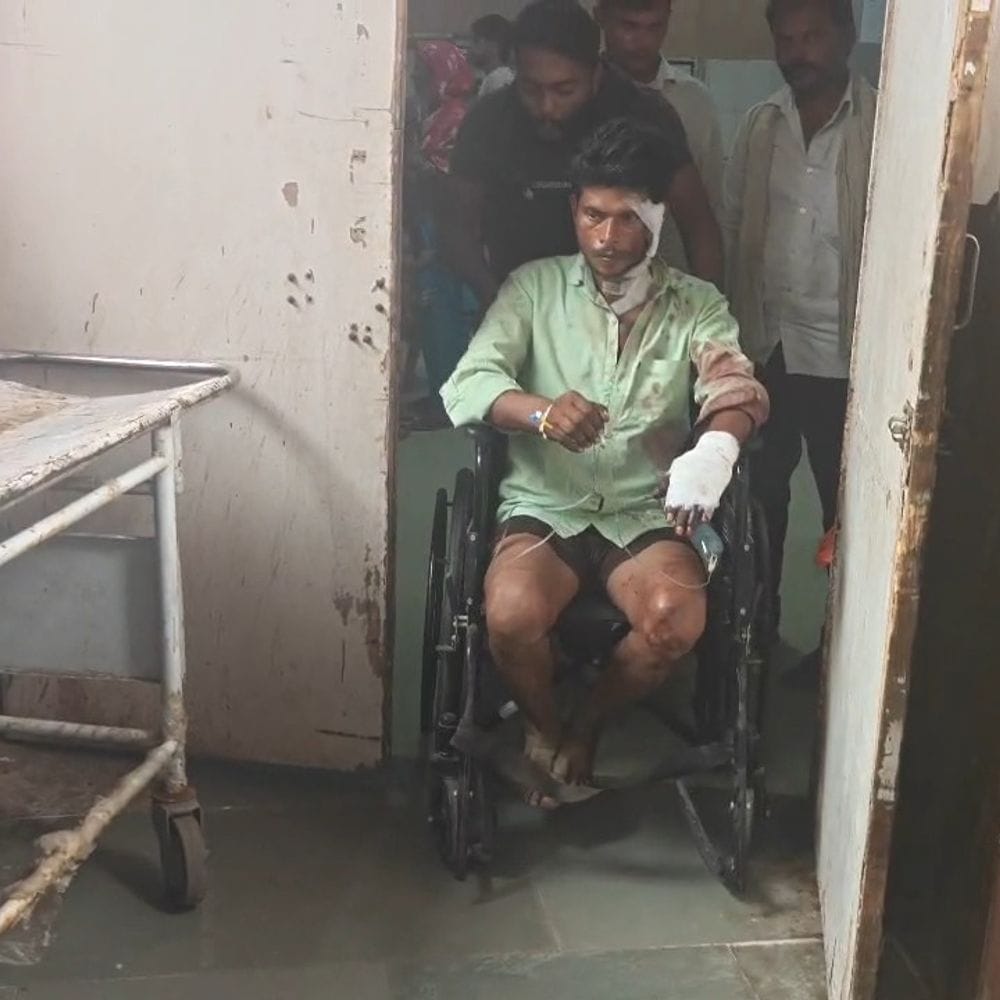मथुरा में बीच-बचाव करने पर परिवार पर हमला:एक ही परिवार के पांच सदस्य घायल, एक की हालत गंभीर 1 a8689dbe 9aa9 45c2 ae56 a519c4a16a34 1786882776700 ahg0eJ