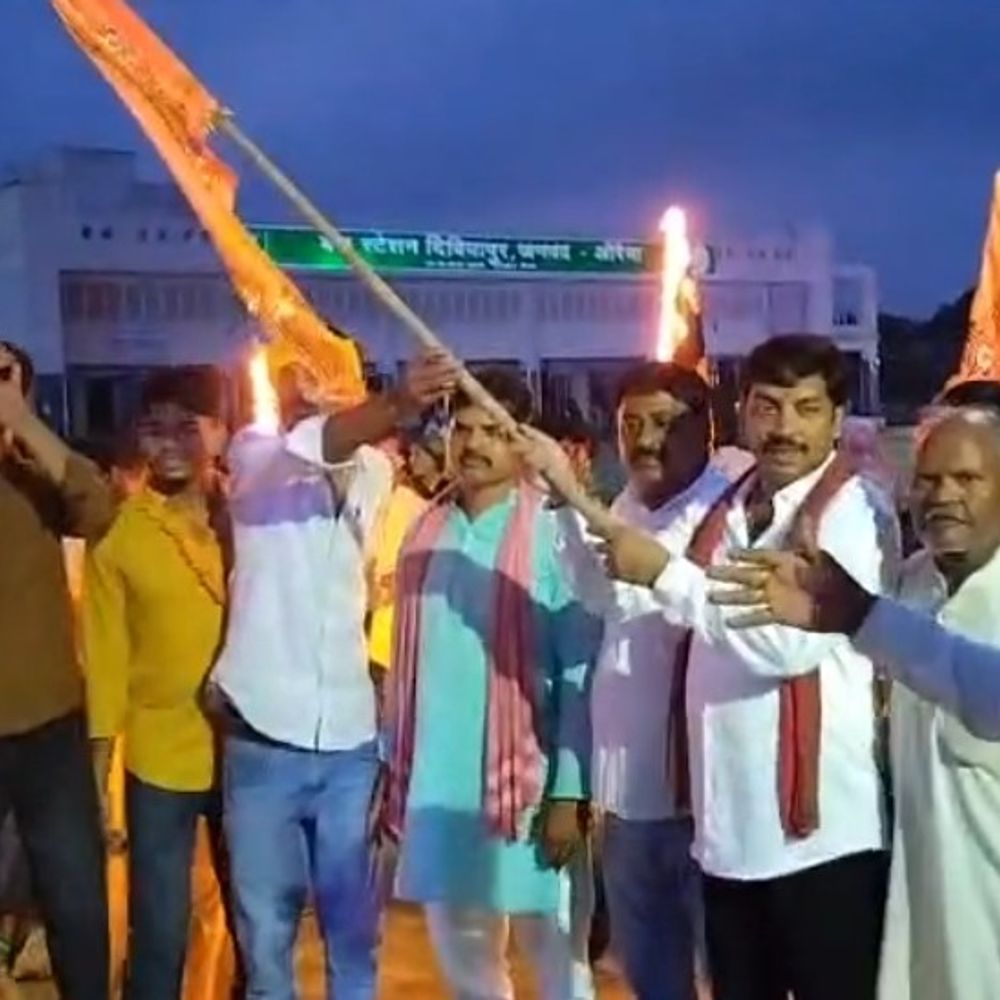 औरैया तूफानी डाक कांवड़ रवाना:100 से अधिक कांवड़िये हुए शामिल, जयकारों से गूंजा क्षेत्र 1 d32d9962 d906 4d68 becb 0729c283c59e 1786889569460 gCqcZe