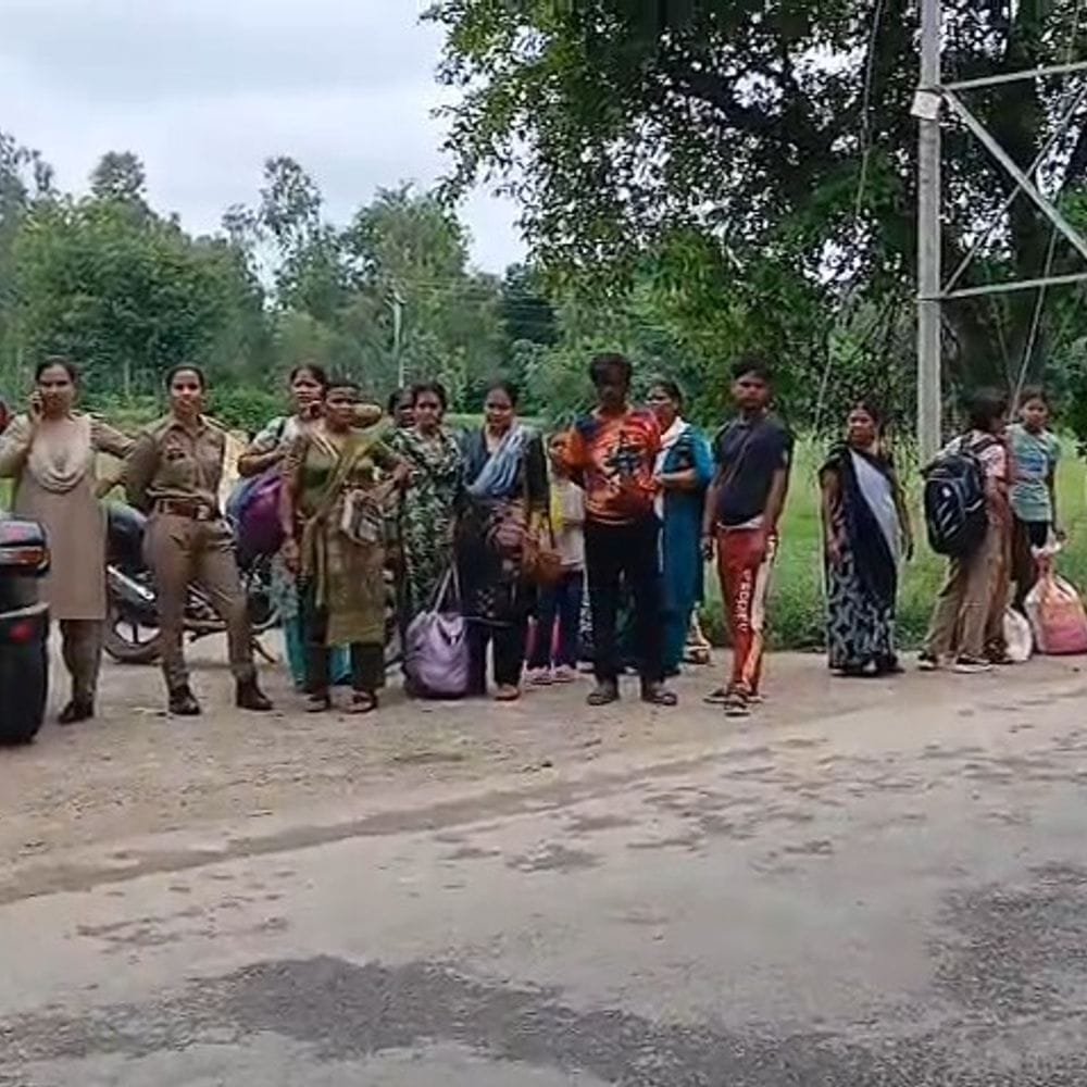 नैमिष से जा रही कांवड़ियों की बस ऑटो से टकराई:ऑटो सवार 5 लोग घायल, बस सवार लोग बाल-बाल बचे, ऑटो क्षतिग्रस्त 1 fd1764a8 390f 4415 a55b 1236bd2b9942 1786879774212 gilUQ7