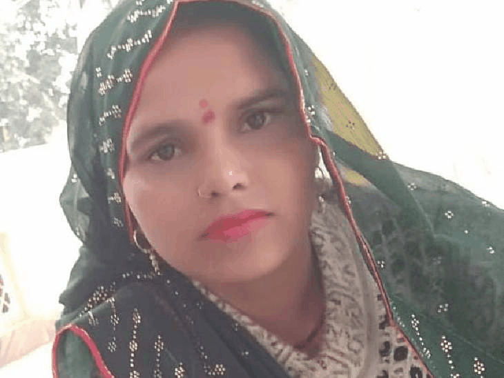 झांसी में एक्सीडेंट में महिला की मौत, पति-बेटी घायल:7 दिन पहले बाइक जानवरों से टकरा गई थी, मासूम बेटी को गोद में लिए थी 3 gifmagicsite 74 1786885732 hXJIGJ