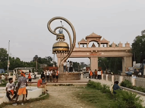 बरेली का झुमका बना शहर की पहचान:बच्चन परिवार की प्रेम कहानी से जुड़ा किस्सा, 1941 में बरेली में हुई थी मुलाकात 1 gifmagicsite 8 1786644691 8kvG8Y